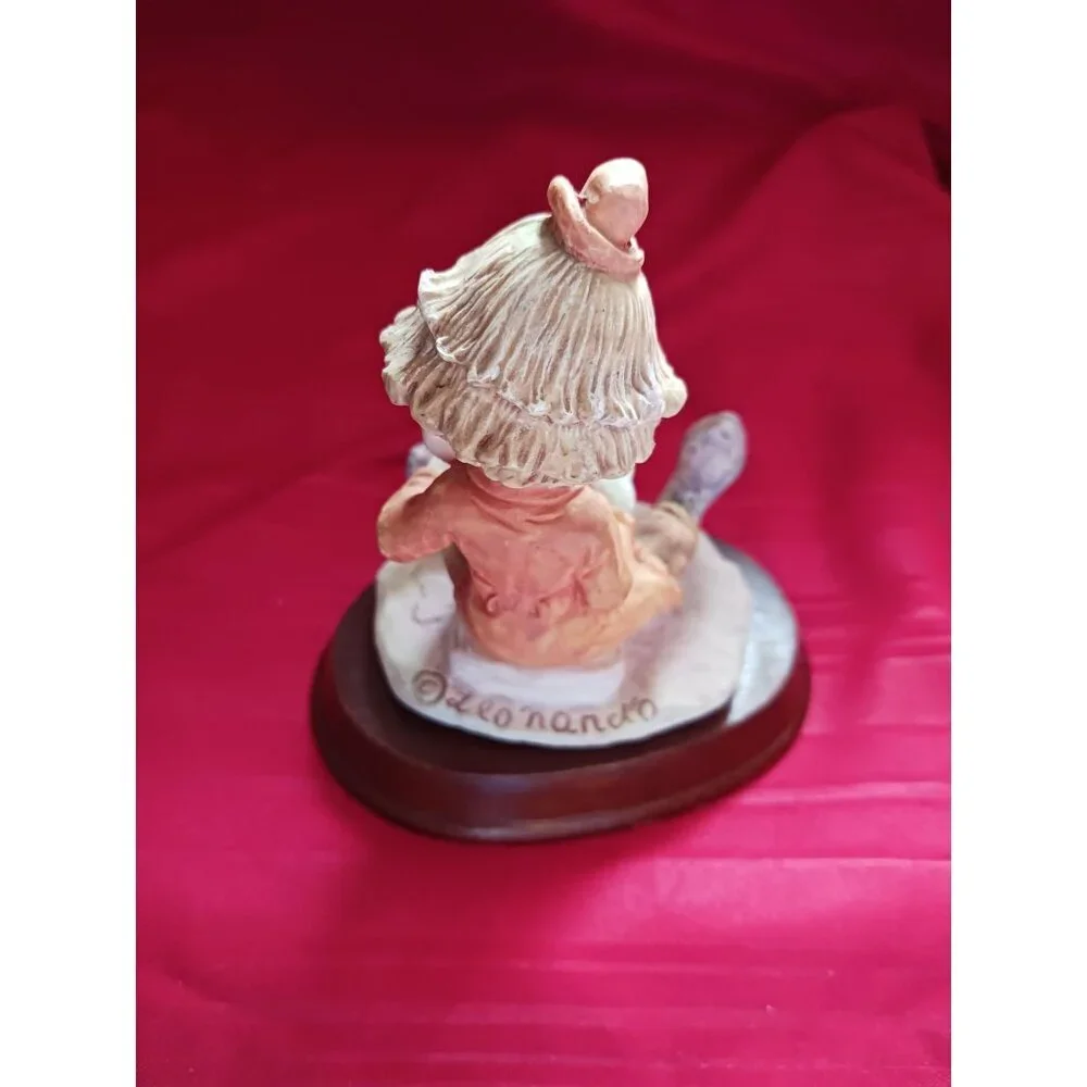Leonardo Vtg  Clown Figurine With A Breakfast Plate On Wooden Base